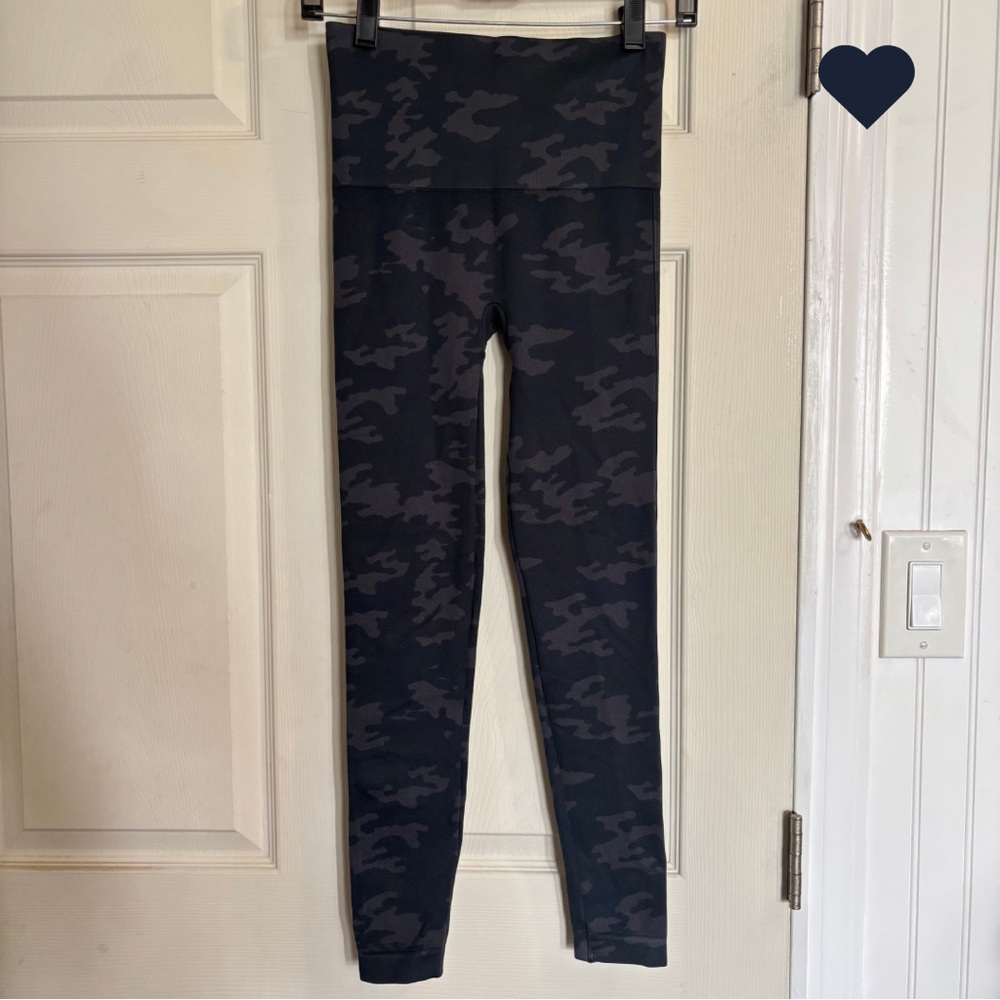 SPANX Medium Camo Leggings Tights High Waisted Rise Look at Me Now